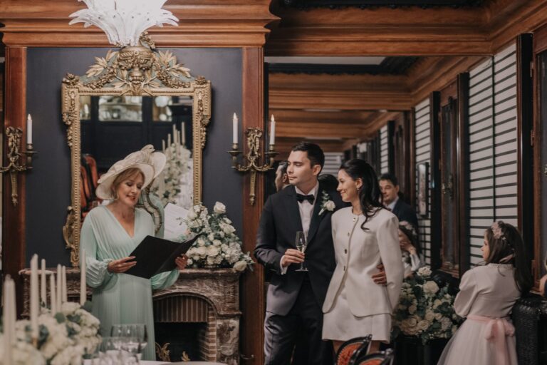 Ведущий на свадьбу для франко-русскоязычных пар : полное руководство по выбору