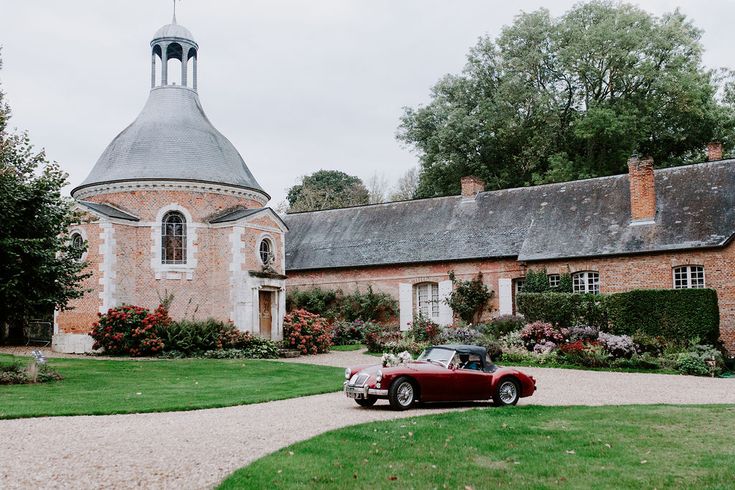 view on the chapel of chateau de bonnemare for a wedding in france
